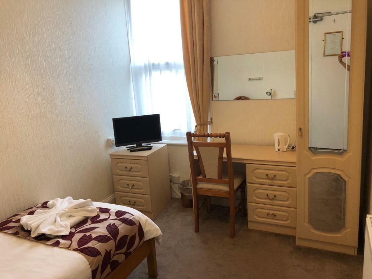 Everglades Hotel Торки Екстериор снимка